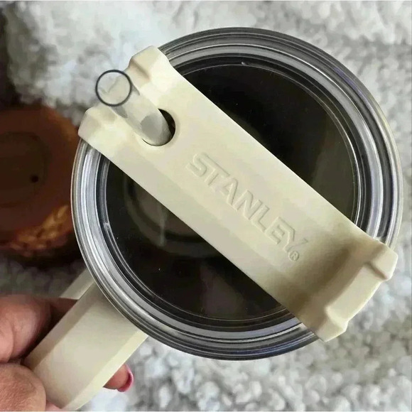 Stanley 40oz Magnolia Cream and Cooper - Picture 10 of 10